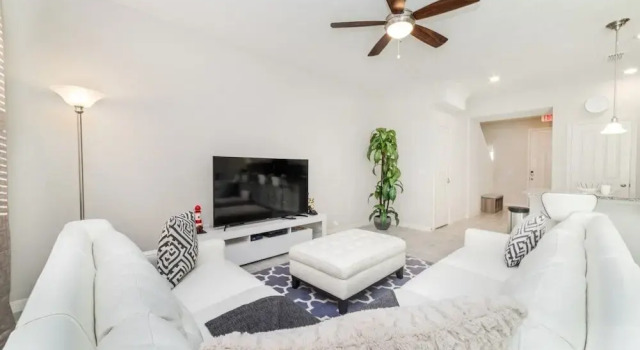 5157 Adelaide Drive 4 Bedroom Townhouse