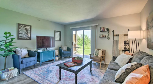 Апартаменты Picturesque Condo w/ Patio, 4 Mi to Beach!