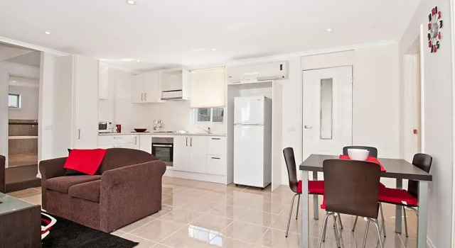 Walk to Beach; Shops & Cafes, Prenota Hotel Rosebud Mornington Peninsula