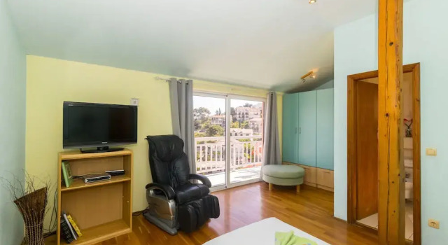 Apartments Palma, Prenota Appartamento Hotel a Croatian Islands con parcheggio, Parcheggio