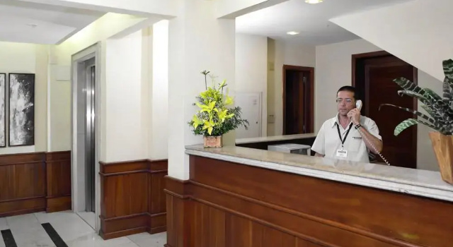 Serrano Apart Hotel, Забронировать Апарт-отель Отели Жуис-ди-Фора с парковкой, рядом с Муниципальный рынок Жуис-ди-Фора, Парковка