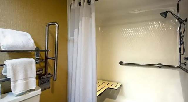 Четырёхместный номер Standard Holiday Inn Express Hotel & Suites Corinth by IHG