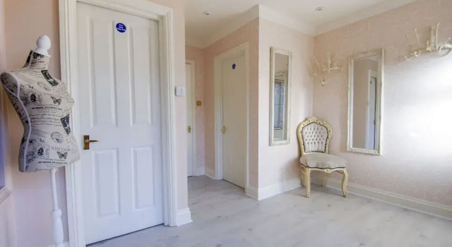 Little Paris - Parking - by Brighton Holiday Lets, Забронировать Отель Отели Исторического графства Суссекса 3 звезды, 3*