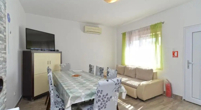 Spacious Flat With Pool Just 300m From the Beach