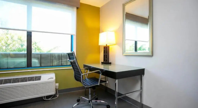 Четырёхместный номер Standard Holiday Inn Express & Suites Jacksonville - Atlantic Beach by IHG