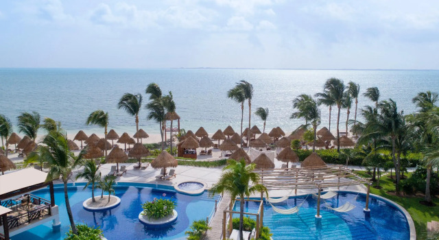 Двухместный Excellence Club полулюкс с видом на бассейн Excellence Playa Mujeres - Adults Only All Inclusive