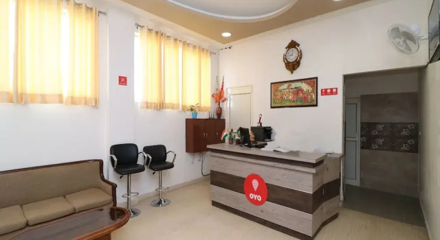 OYO 13406 Hotel Golden Leaf