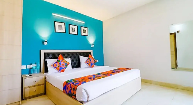 Номер Deluxe Roomshala 173 Hotel Royal Inn