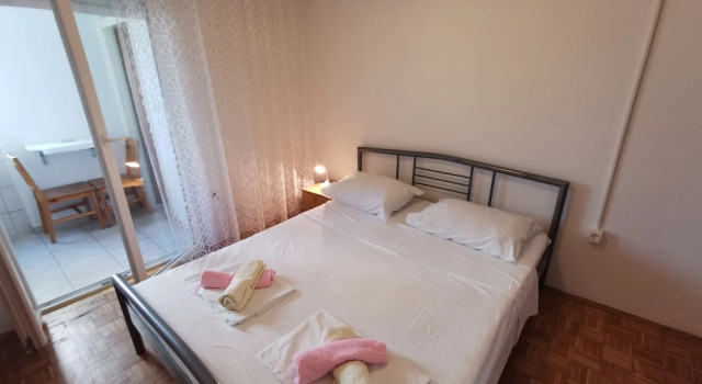 Apartment and Rooms Mrkovic Top Lokacija i Parking, Забронировать Апартаменты/квартира Отели Водице с парковкой, рядом с Частный Пляж Отеля «Кристина», Парковка