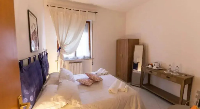 Camere Oberdan, Book Hotel Hotels in Foligno with Parking, Parking