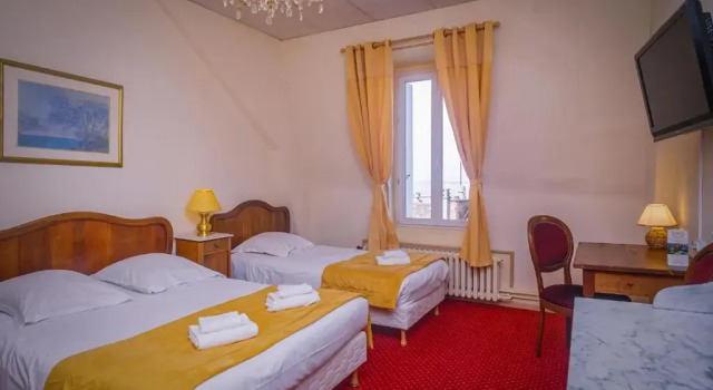 Трёхместный номер Standard Hôtel Restaurant Continental