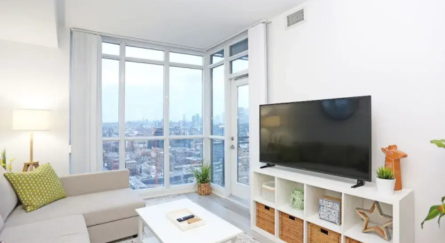 Fabulous Condo in Heart of Downtown, Varaa Hotelli Toronto 