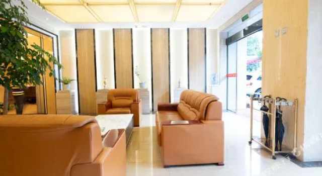 Holiday Inn of Minjiang River, Prenota Hotel Hotel a Ngawa con parcheggio, Parcheggio