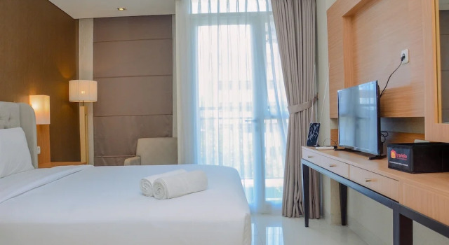 Comfy and Modern Studio Apartment at Elpis Residence, Prenota Appartamento Sawah 