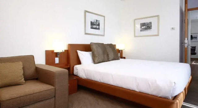 Двухместный номер Standard с балконом Novotel Canberra