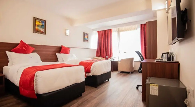Modern , Spacious King Studio With Kitchenette