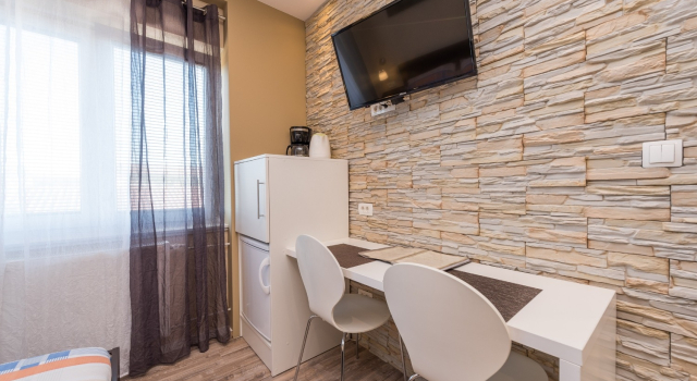 Room Tomo - open pool and pool for children: R1 Sukosan, Zadar riviera