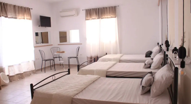 Трёхместная студия Deluxe с балконом Krinis Apartments