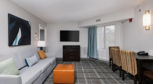Четырёхместный люкс Staybridge Suites Madison - East by IHG