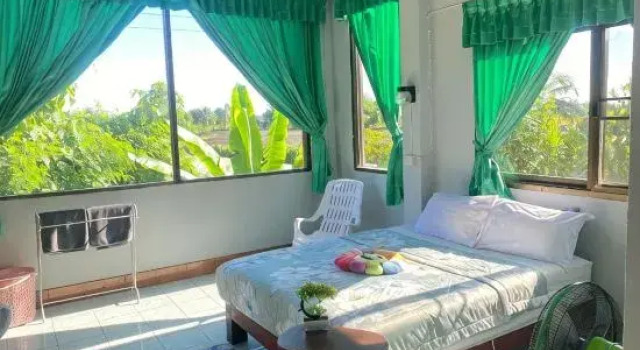 Mountain View Hostel - Krabi Airport near Wat ThamSuea, Забронировать Хостел Отели Южного Таиланда с парковкой, Парковка