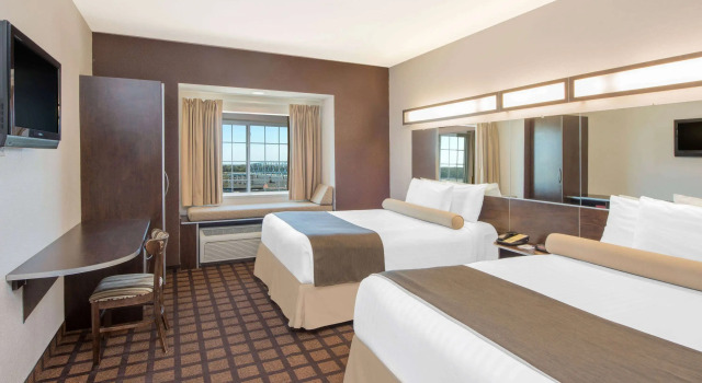 Microtel Inn & Suites by Wyndham Quincy Downtown - River Area, Забронировать Отель Отели Куинси с парковкой, Парковка