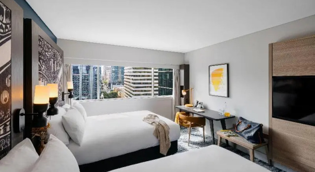 Четырёхместный номер Standard с красивым видом из окна voco Brisbane City Centre by IHG