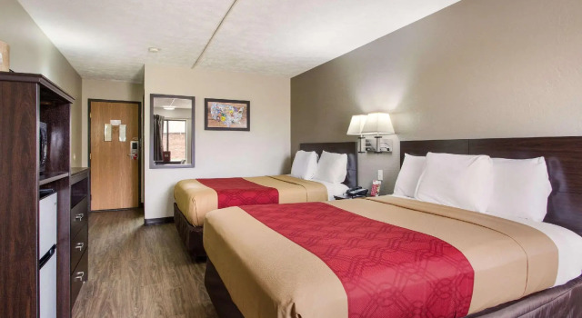 Четырёхместный номер Standard Red Lion Inn & Suites Olathe Kansas City