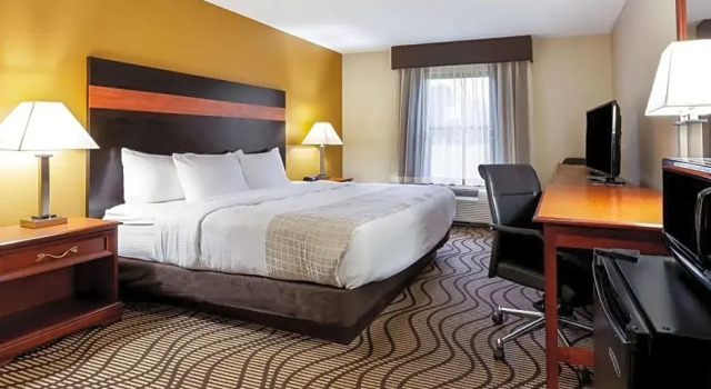 Номер Standard La Quinta Inn by Wyndham Sandusky near Cedar Point