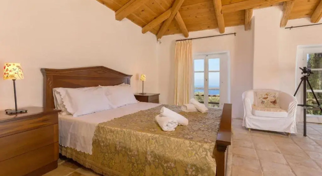 Louiza - Luxury Stone Villa, Забронировать Вилла Отели периферии Ионических островов с парковкой, Парковка