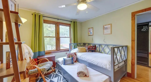 Ferndale Gem, Walk to Stores & Restaurants!, Buchen Sie Hotel Ferndale Michigan