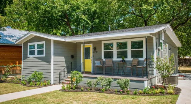 Коттедж Walk to the Silos! 3 Bed 1960's Bungalow near Baylor