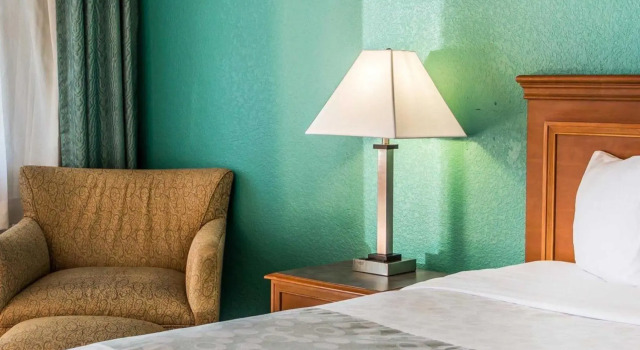 Двухместный номер Standard Quality Inn Tulsa Central