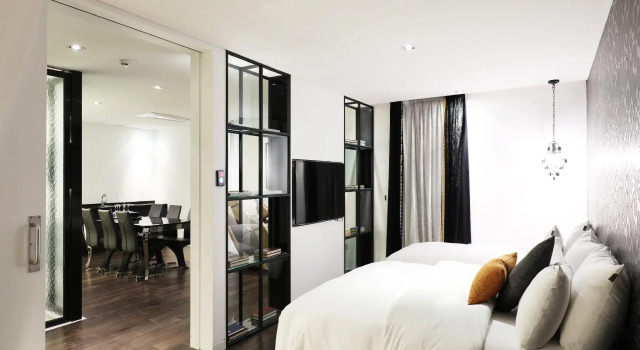 Трёхместный люкс Royal Hotel Amare