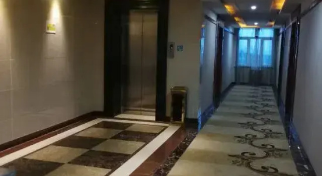 Junhao Hotel, Prenota Hotel Hotel a Xinjiang con parcheggio, Parcheggio