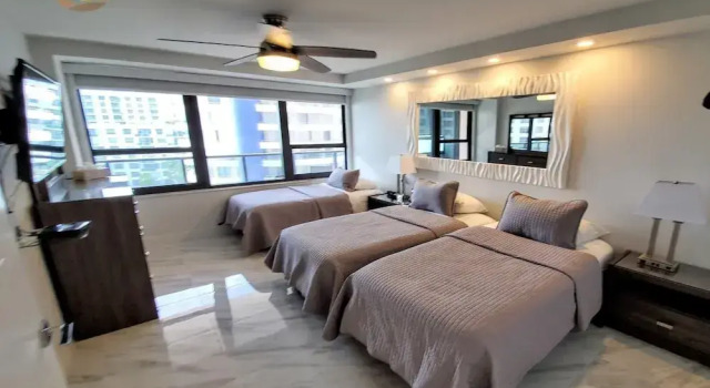 Alexander 1103 4 Bedroom Apts by RedAwning, Varaa Huoneisto Hotellit Miami Beach uima-altaalla, Uima-allas