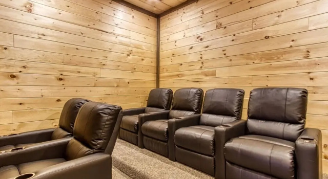 Ern823 - Eagle Falls - Great Location With Private Heated Indoor Pool! Close To Town! 3 Bedroom Cabin by RedAwning