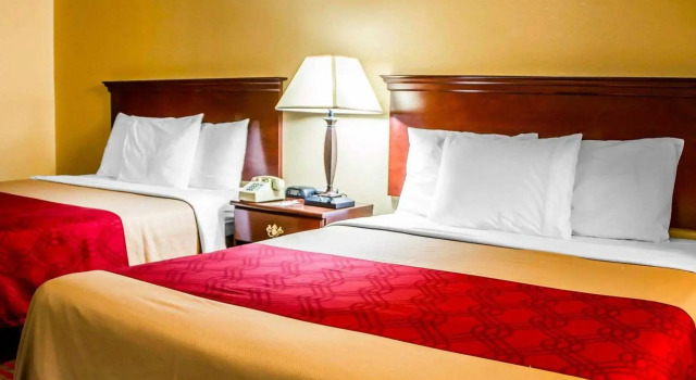 Четырёхместный люкс Econo Lodge McAlester