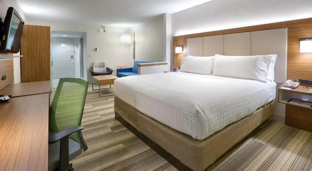 Люкс Holiday Inn Express Hotel & Suites Jacksonville-South by IHG