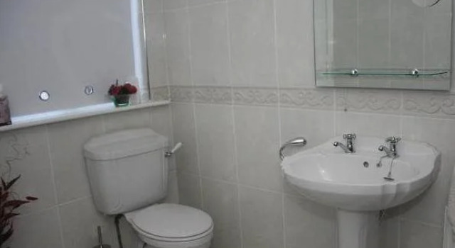 The White House, Rezervați Hotel Cork County Cork