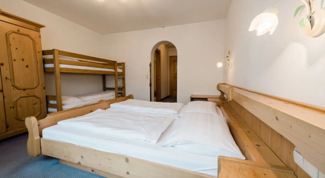 Четырёхместный номер Economy Hotel Rothirsch by Skinetworks
