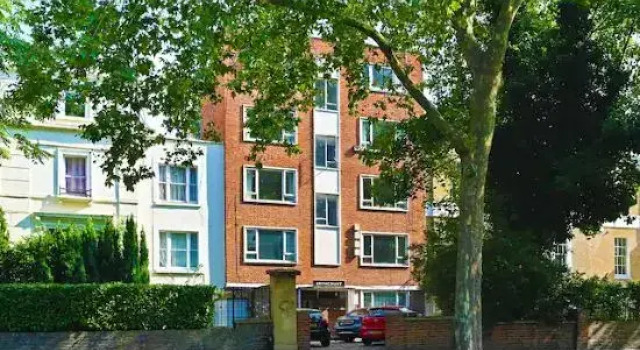 Stylish 3-Bedroom in Maida Vale, Забронировать Отель Отели Большого Лондона с парковкой, Парковка