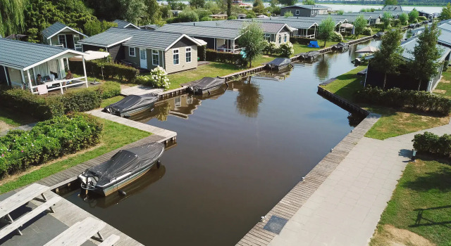 Cozy Chalet With Sloop in Giethoorn