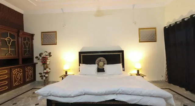 Room-serene Guest Room Retreat in Rawalp, Book Guesthouse Hotels in Islamabad with Parking, Parking