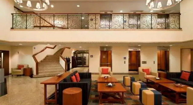 Four Points By Sheraton & Conference Centre Gatineau - Ottawa, Book Hotel Hoteller i Gatineau med pool, Swimmingpool