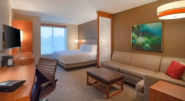 Двухместный номер с диваном-кроватью на высоком этаже Hyatt Place Durham Southpoint