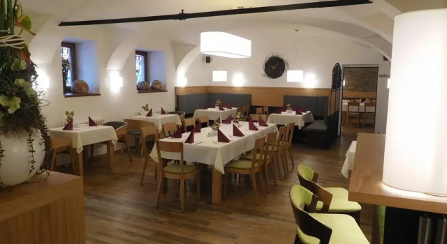Tišnovská Rychta, Prenota Hotel Tišnov 