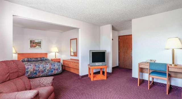 Двухместный люкс студия Travelodge by Wyndham Deer Lodge Montana