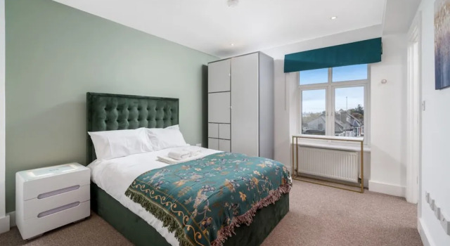 Stunning 3BD Flat, Parking, Sleeps Six, Near Park, Varaa Huoneisto Asunnot kohteessa Merseyside, Huoneisto