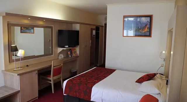 Номер Standard с балконом Logis Hotels, Hôtel Aquilon, Saint-Nazaire