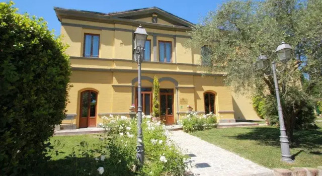 Кровать в общем номере Hotel Villa Betania